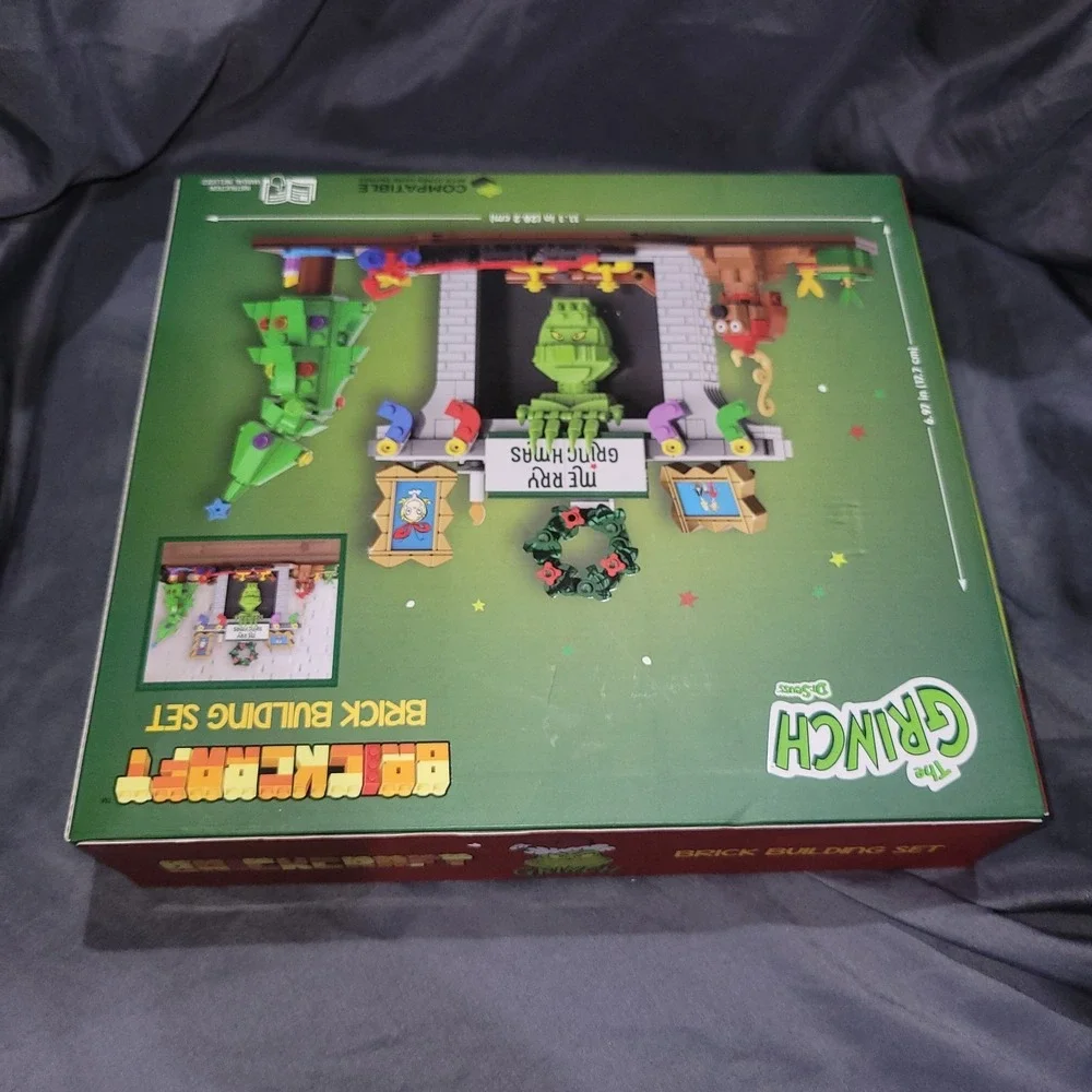 Brickcraft Grinch In Fireplace 591pc Brick Building Set